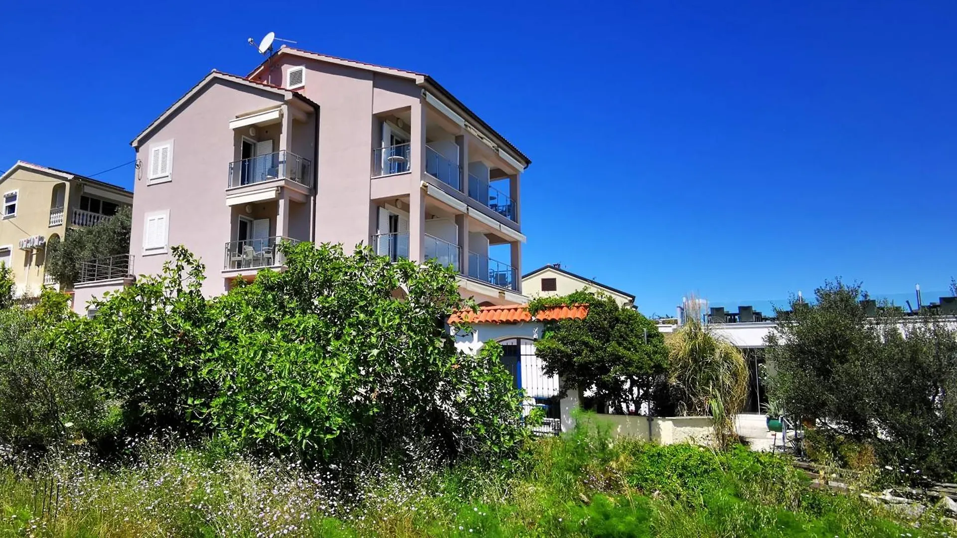 Villa Cortes Mali Iz Guest house