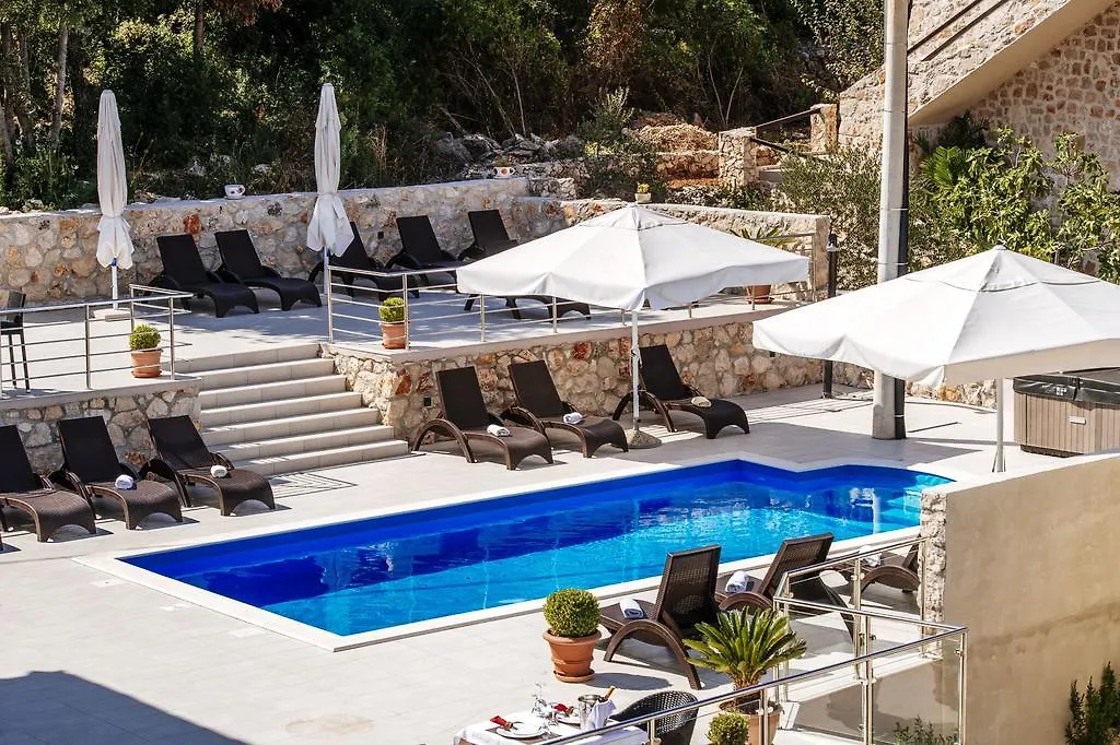 Villa Cortes Mali Iz 0*,