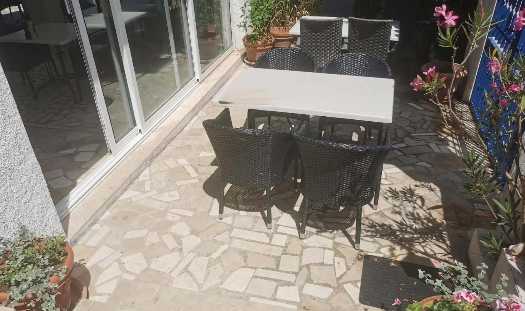 Guest house Villa Cortes Mali Iz