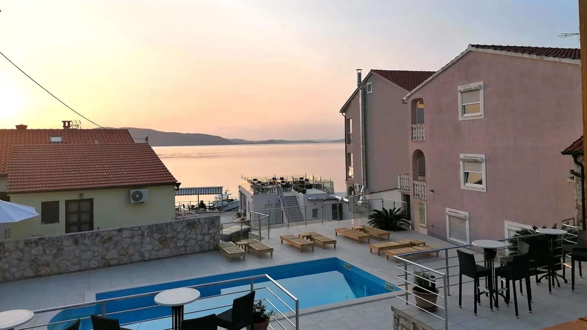 Guest house Villa Cortes Mali Iz Croatia