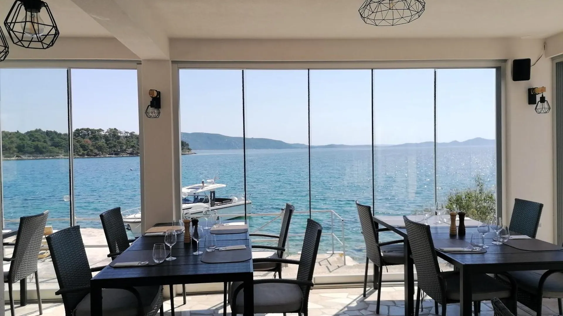 Guest house Villa Cortes Mali Iz Croatia