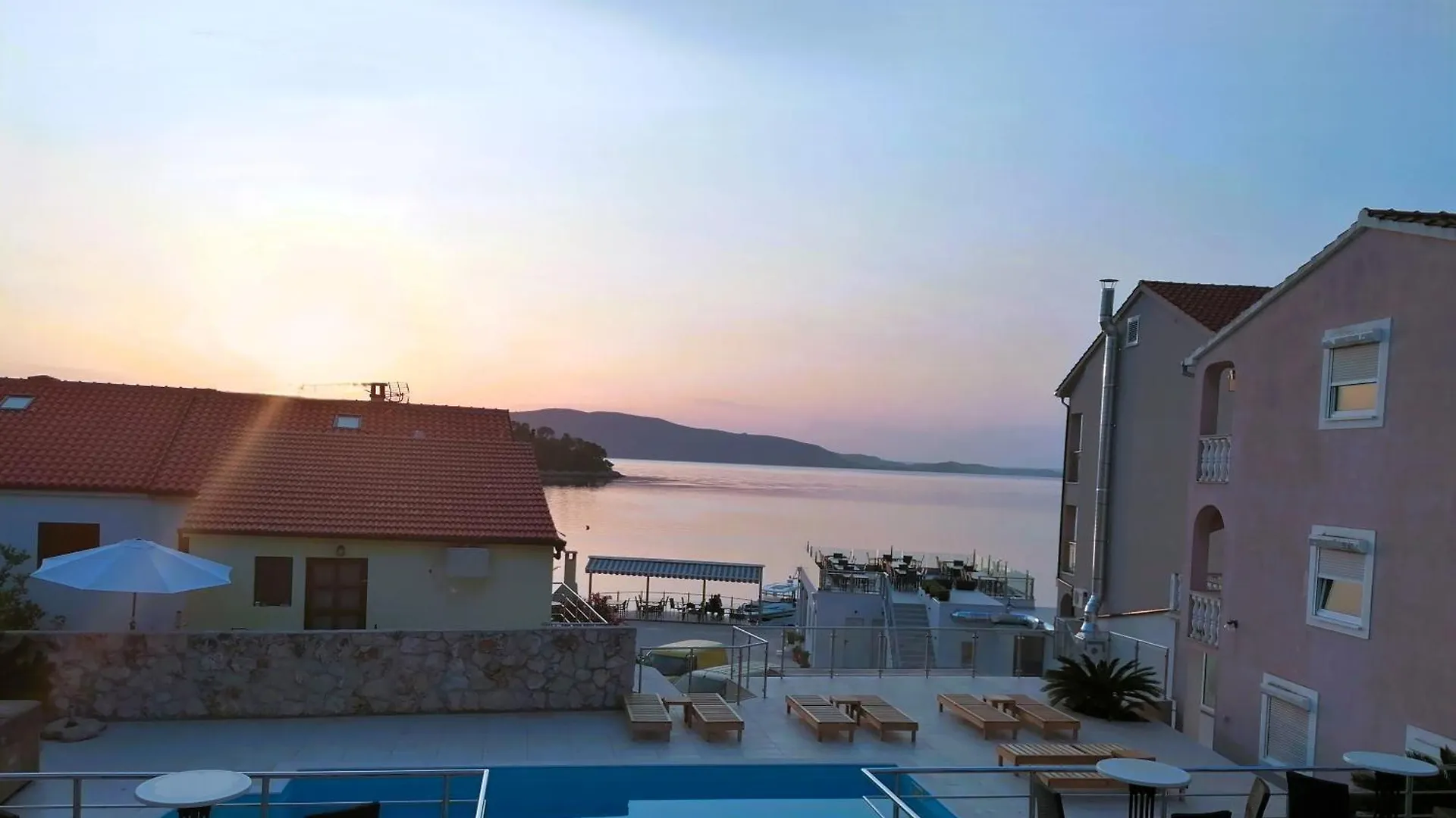 Villa Cortes Mali Iz